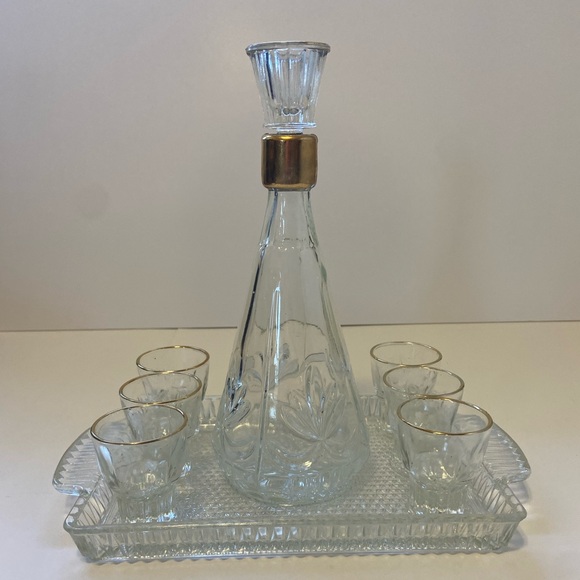 Vintage glass decanter set with 6 shot glasses and tray - Picture 1 of 10